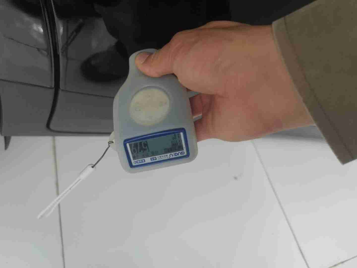 右后门漆面修复痕迹实拍