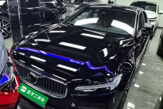 沃尔沃S90 2024款 B5 智雅豪华版