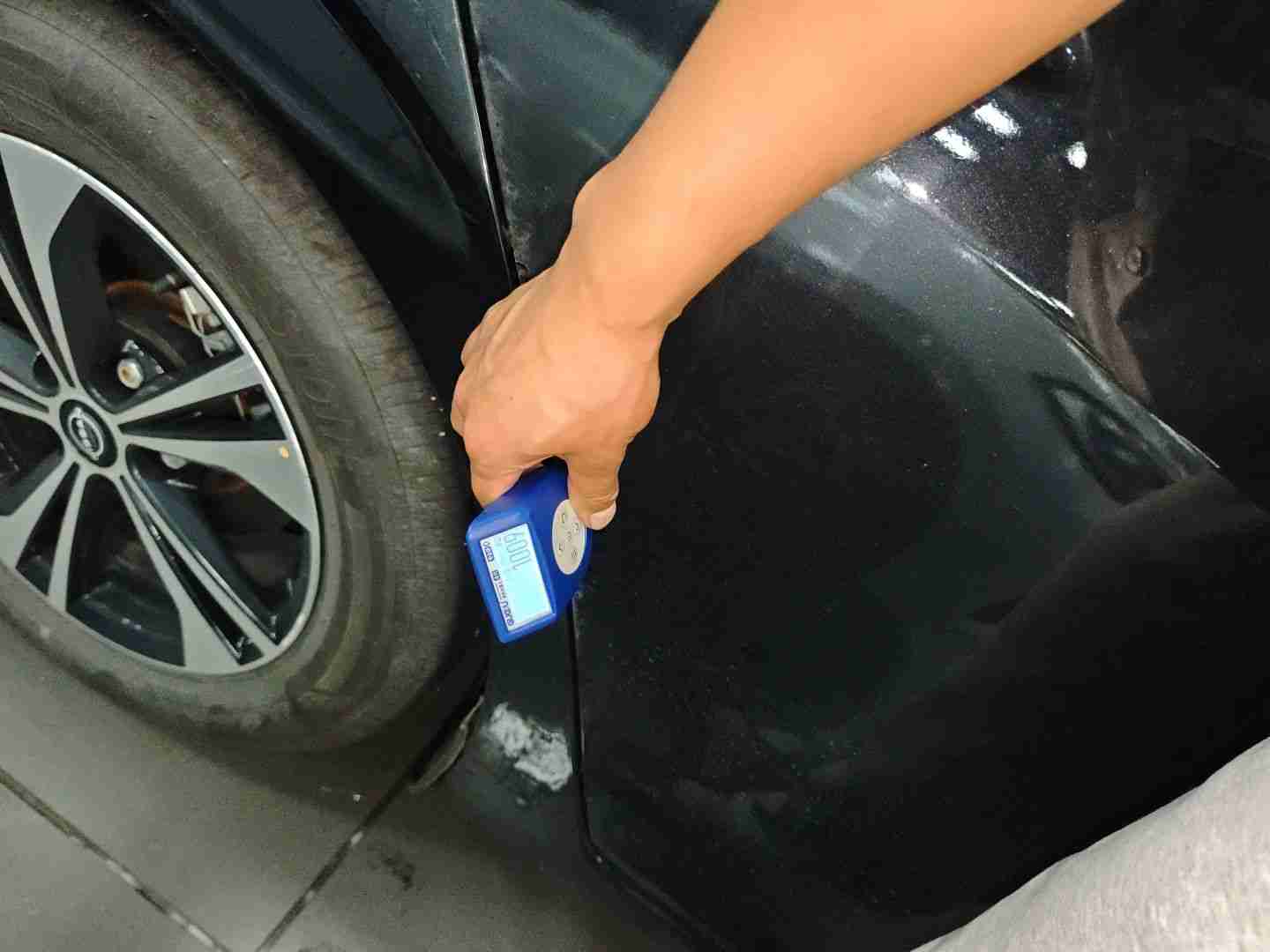 车辆右侧后门漆面状态