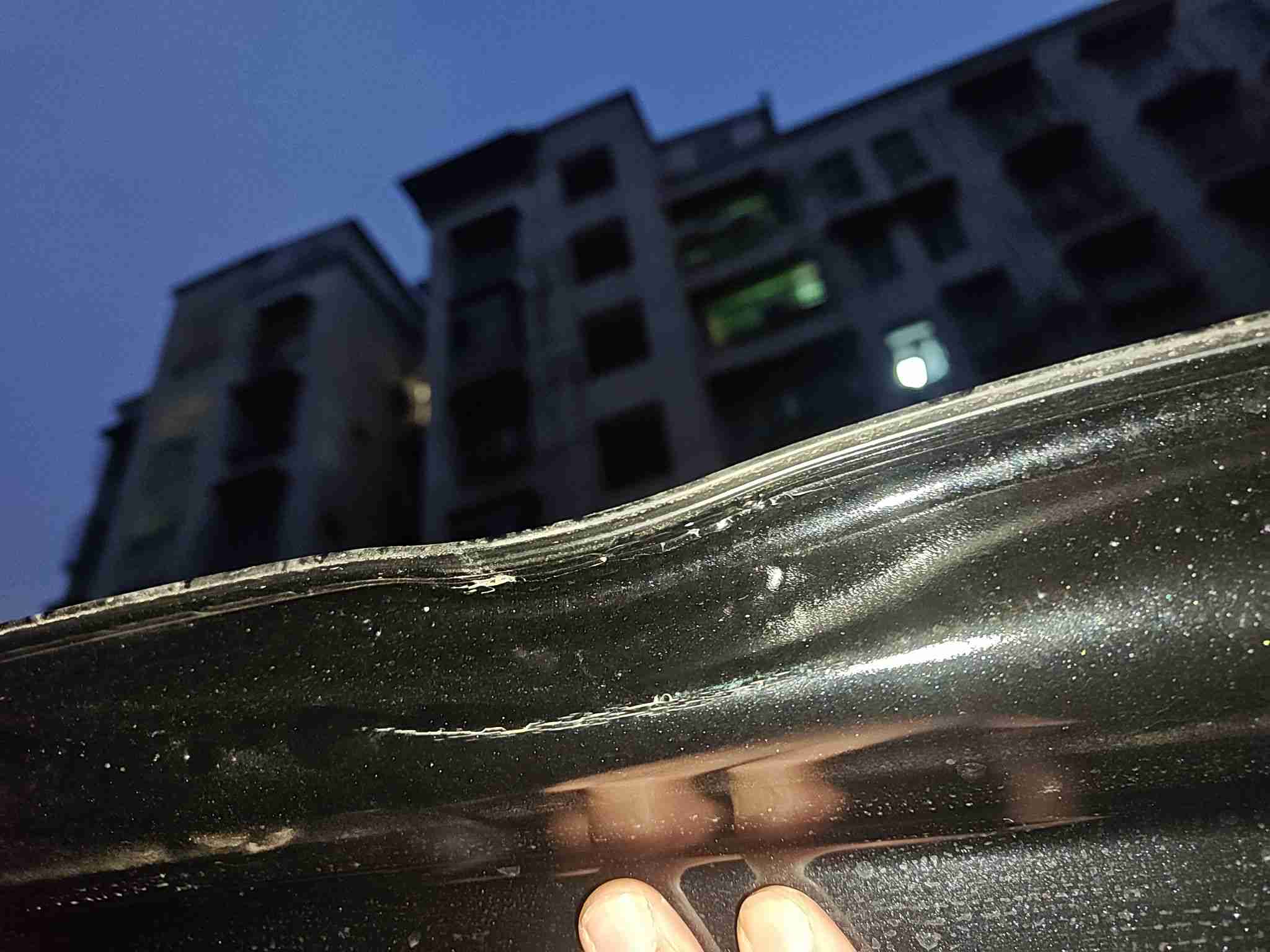 后备箱盖变形实拍