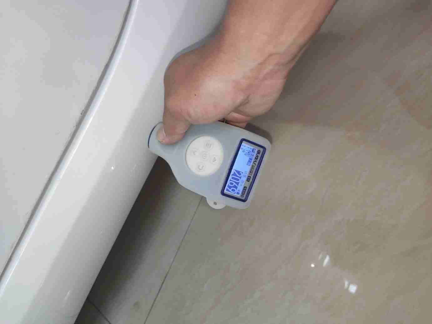 左侧底边梁钣金修复痕迹实拍