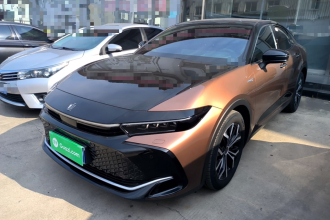 丰田 皇冠(进口) 2023款 2.5L SportCross HEV两驱尊贵版