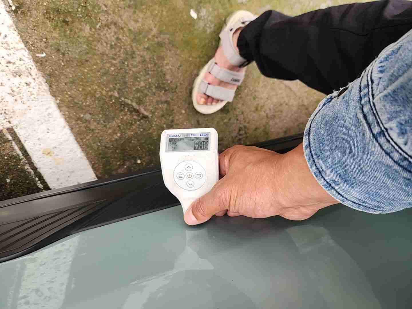 左后门漆面钣金修复痕迹实拍