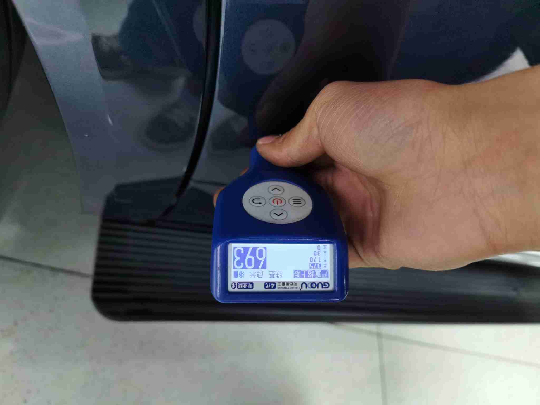 右后门漆面钣金修复痕迹实拍