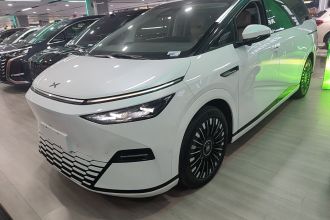 小鹏X9 2025款 纯电 740超长续航 Max