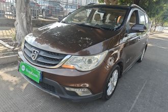 宝骏730 2014款 1.5L 手动豪华导航ESP版 7座