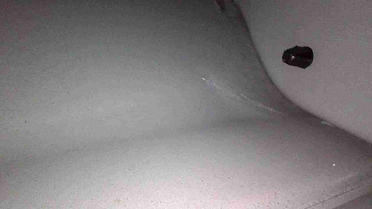 左侧门槛梁内侧浸水痕迹实拍