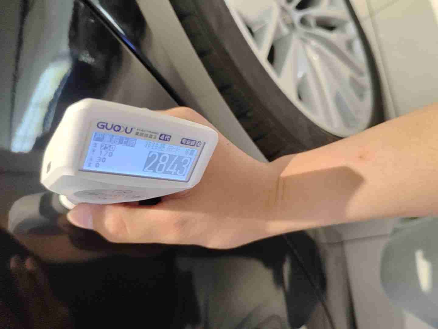 左侧后门漆面修复痕迹实拍