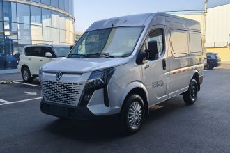 东风御风 御风 2023款 V9+ 2.3T 手动前驱厢货短轴中顶3座