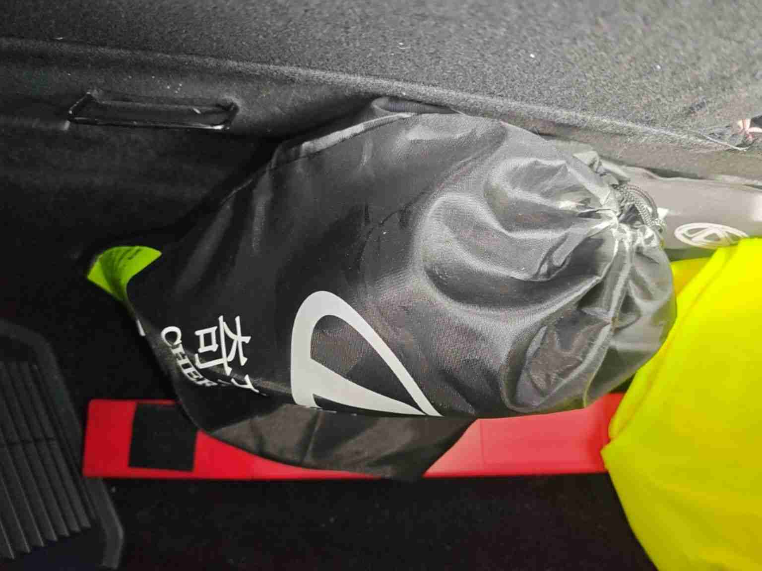 随车便携充电器实拍