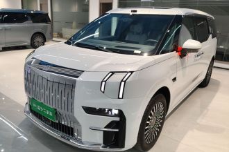 极氪009 2024款 六座行政版四驱 108kWh