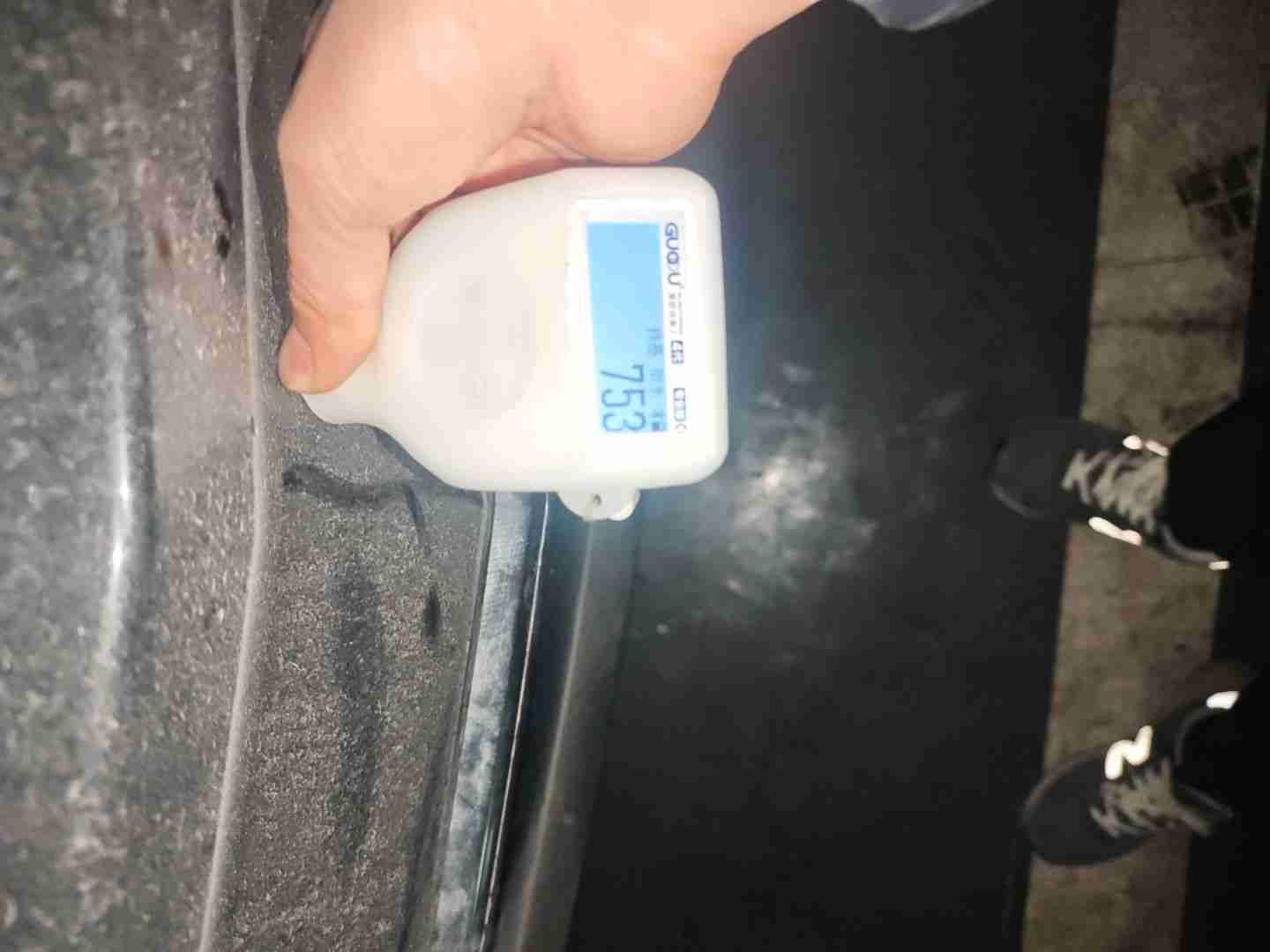 后备箱盖钣金痕迹实拍