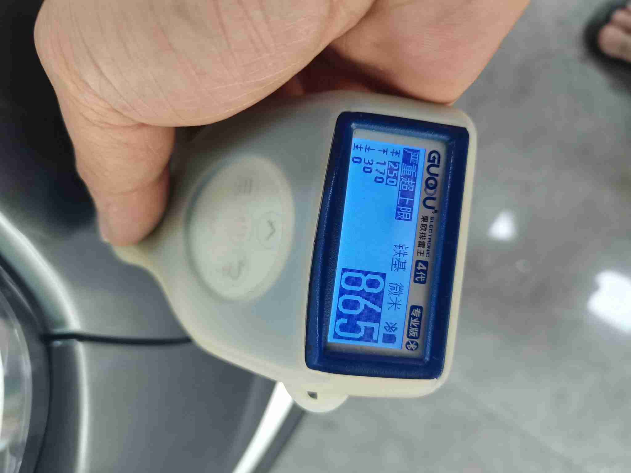 左前翼子板钣金喷漆痕迹实拍