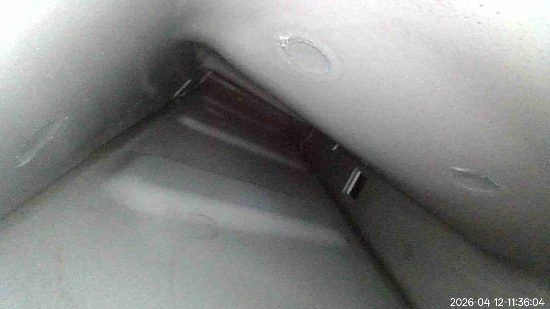 左侧门槛梁内侧空腔浸水痕迹实拍