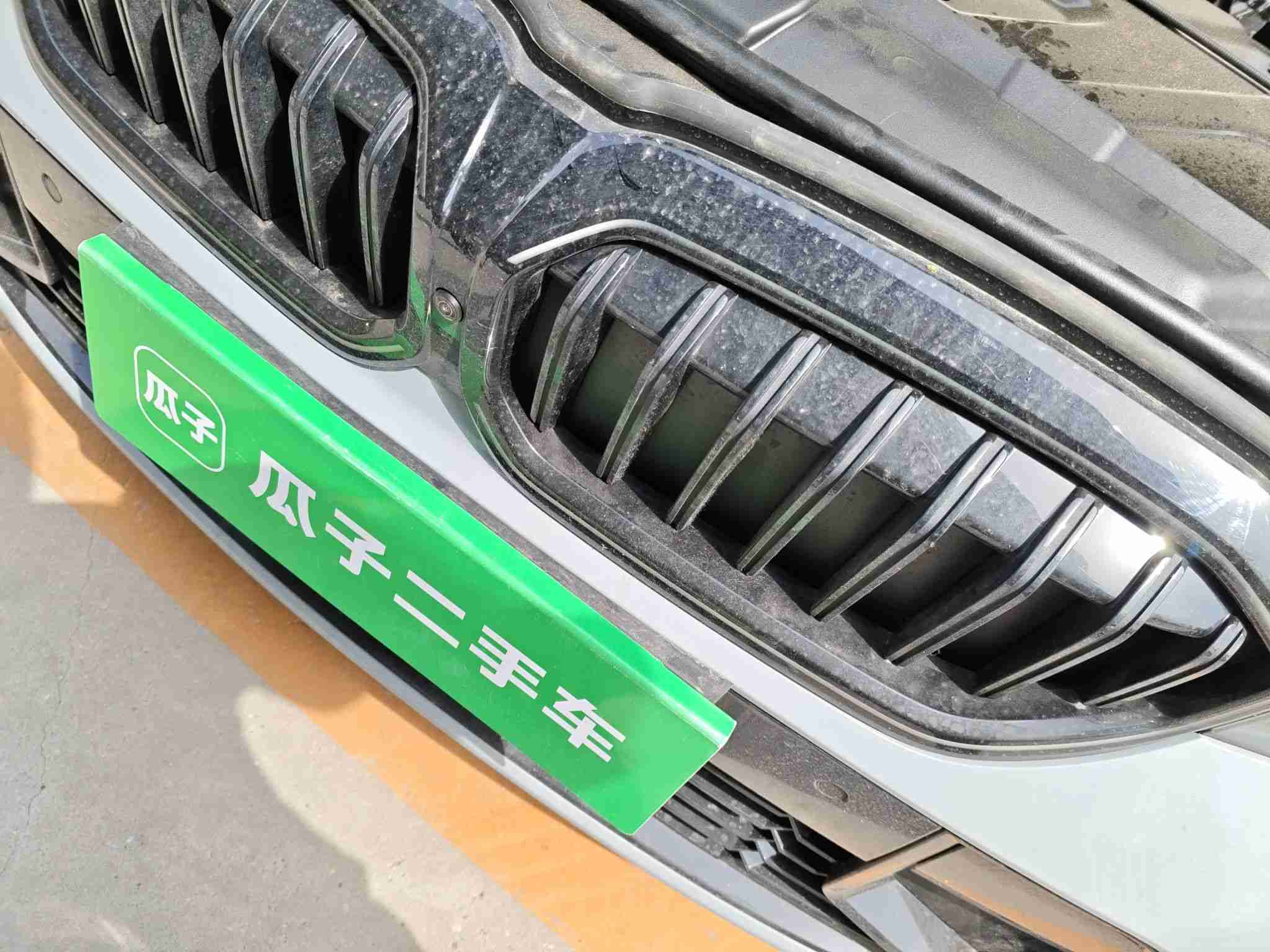 前保险杠拆卸痕迹实拍