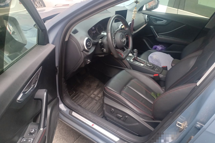 Audi Q2L фото 17