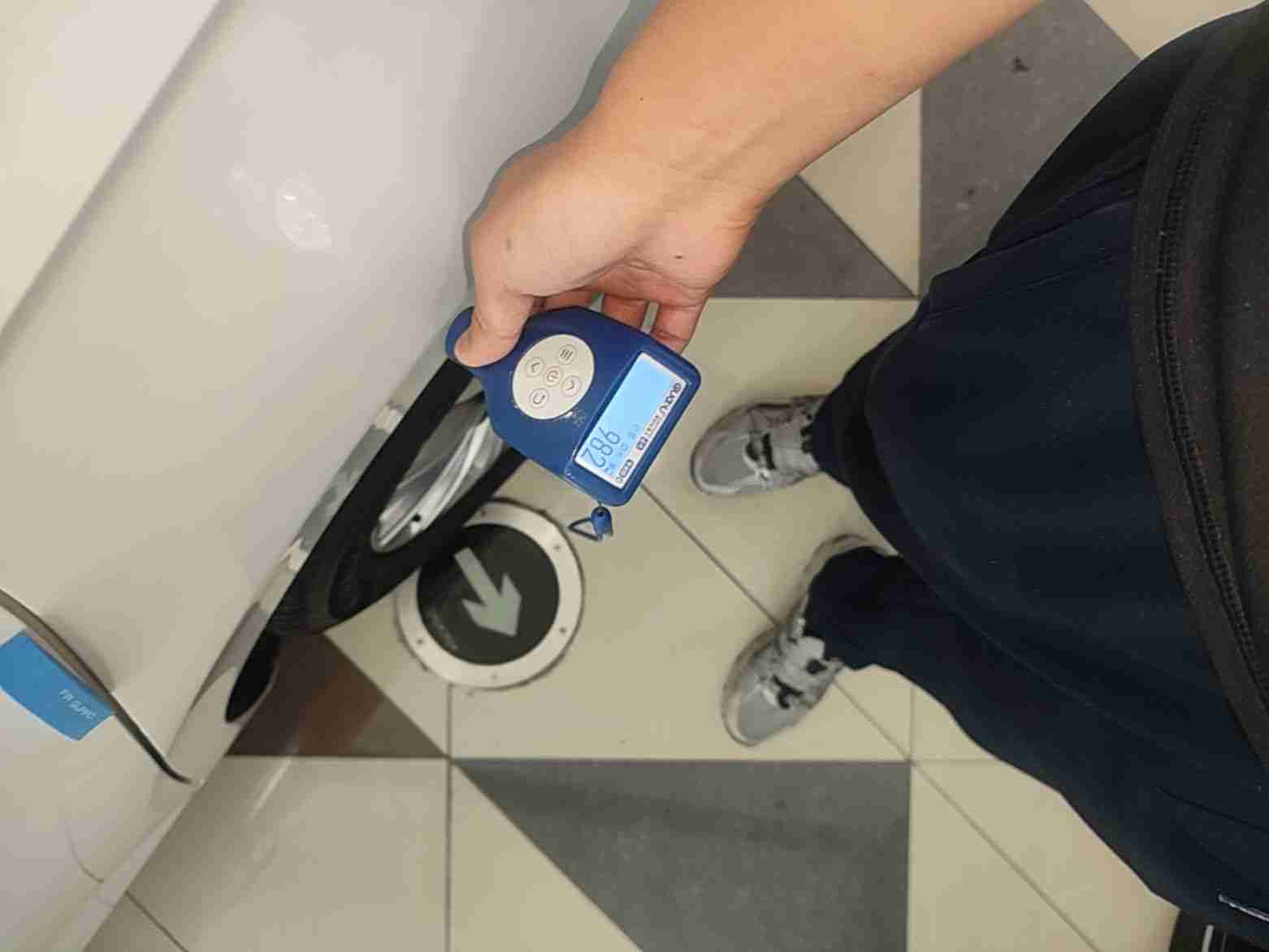 左后翼子板钣金修复痕迹实拍