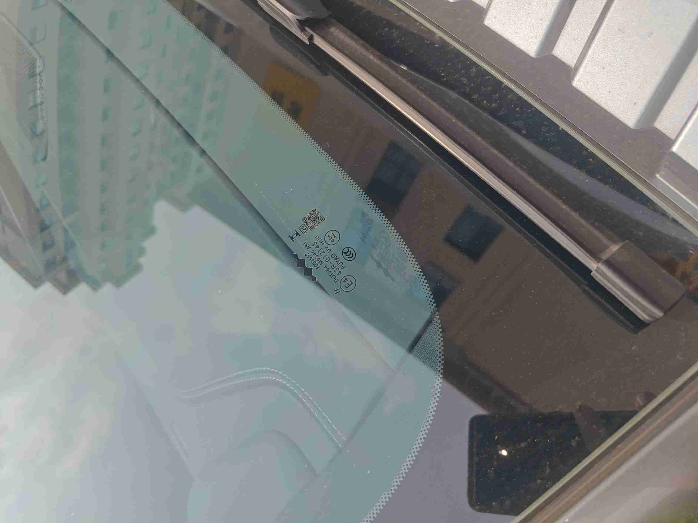 前风挡玻璃更换痕迹实拍