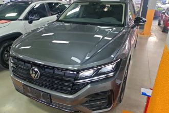 大众 途锐 2022款 3.0TSI 锐享版 曜黑运动套装
