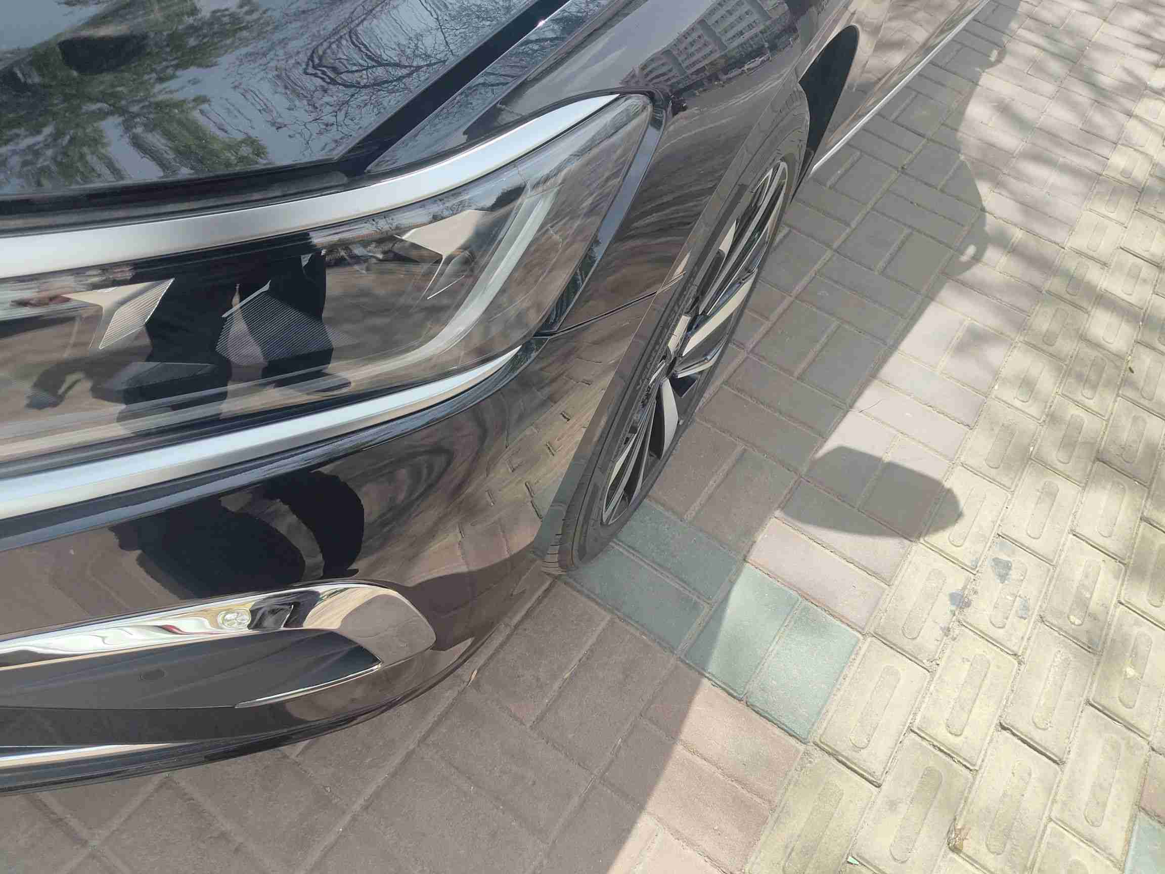 前保险杠拆卸痕迹实拍