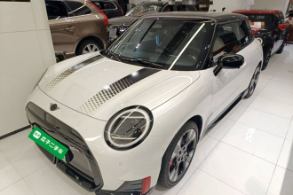 电动MINI COOPER JCW 2025款 JOHN COOPER WORKS