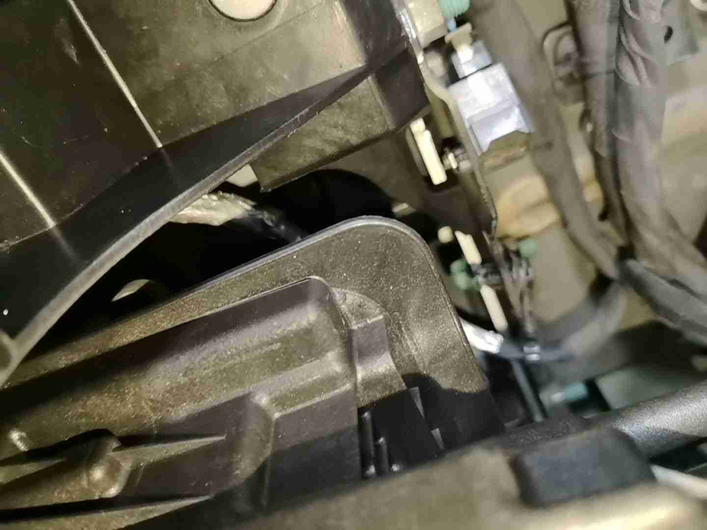 前防撞梁更换实拍