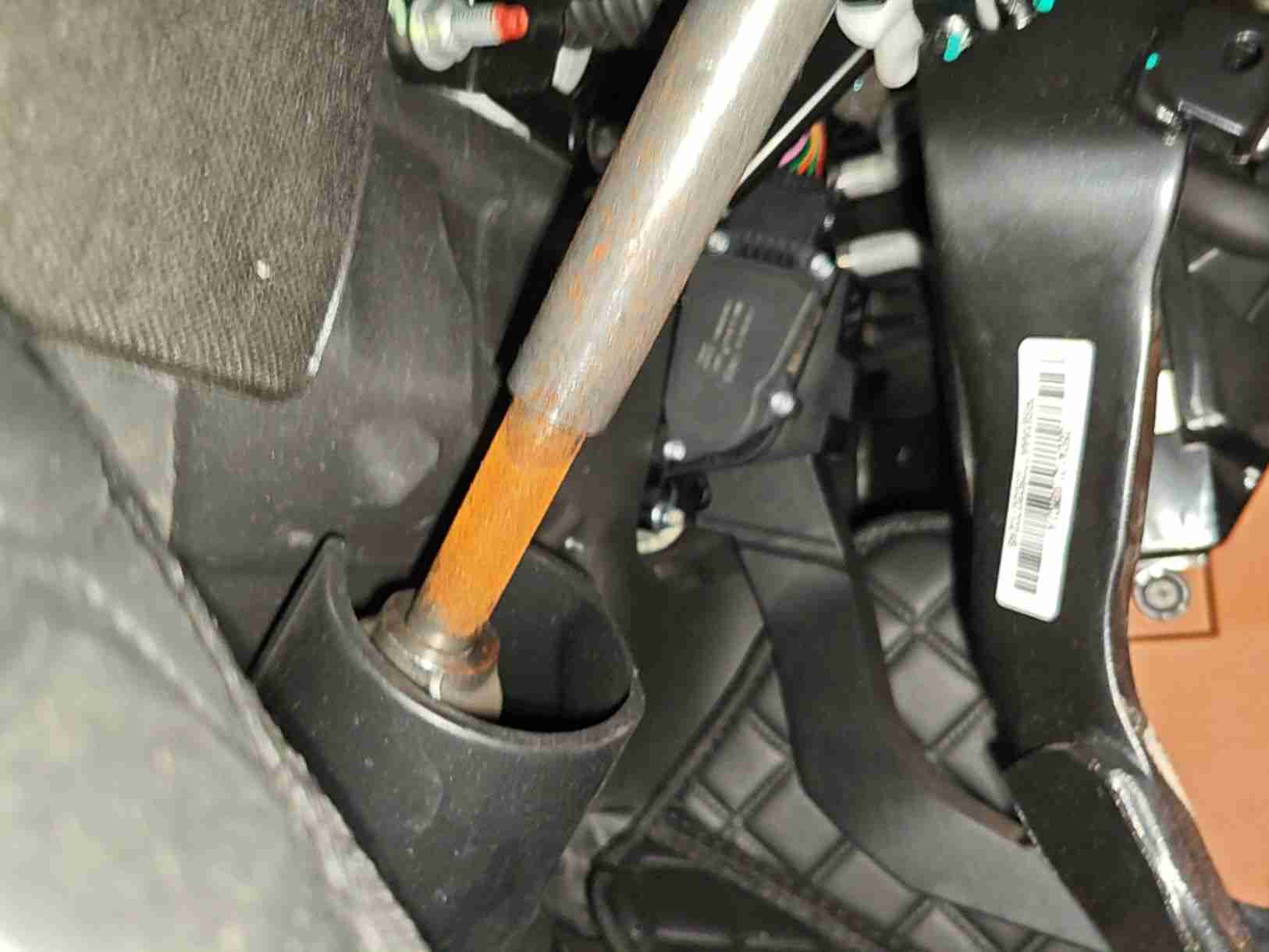 转向柱轻微锈渍实拍