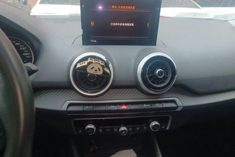 Audi Q2L фото 14