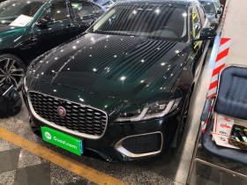 捷豹XFL 2023款 XFL 2.0T P250 两驱尊享豪华版