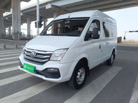 上汽大通MAXUS 新途V80 2023款 2.0T 手动经典傲运通短轴中顶7/8/9座