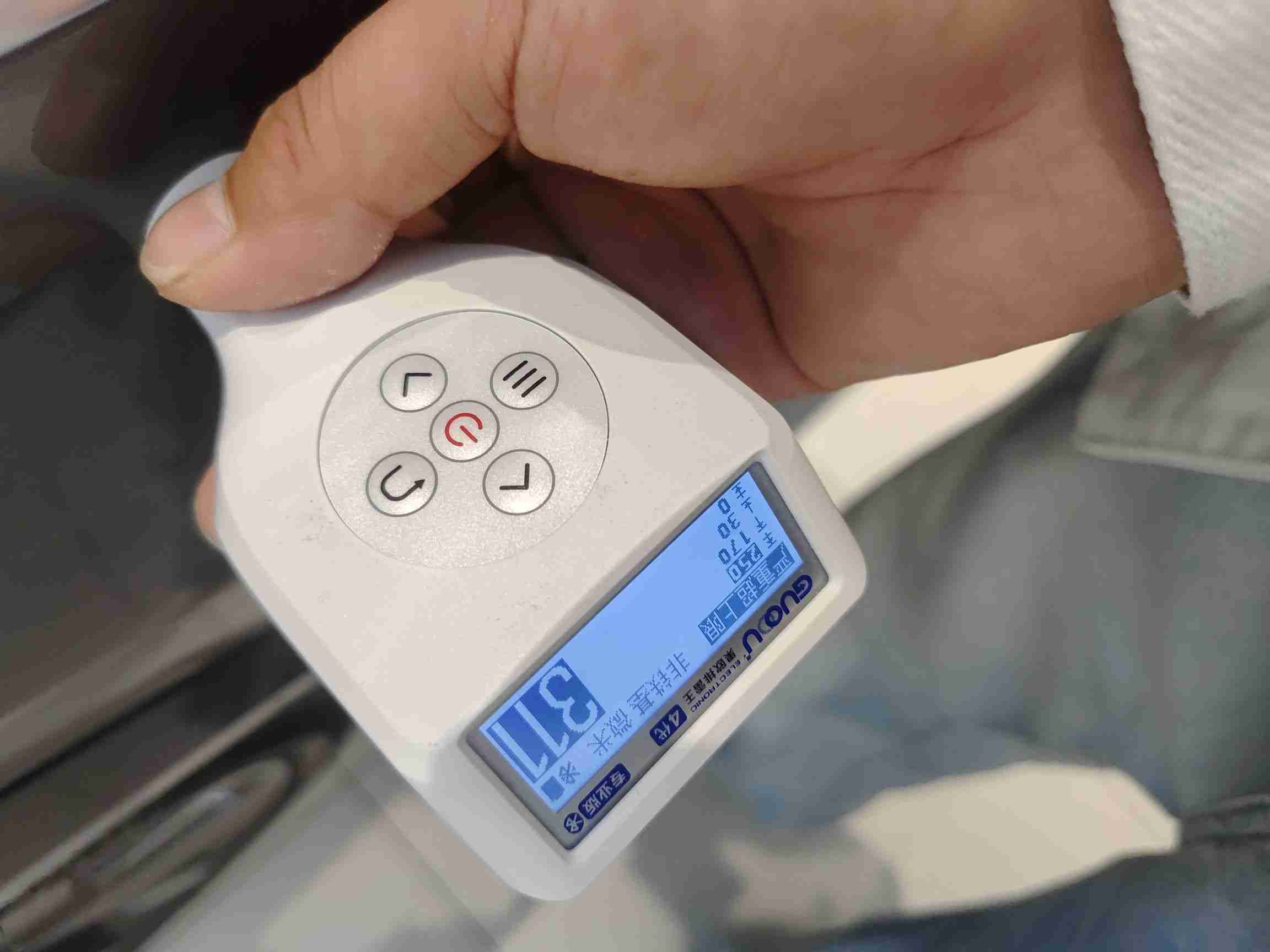 左前翼子板钣金修复痕迹实拍
