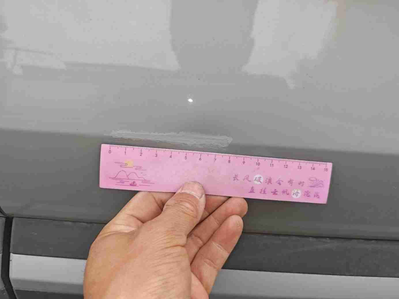 左侧后门轻微变形实拍