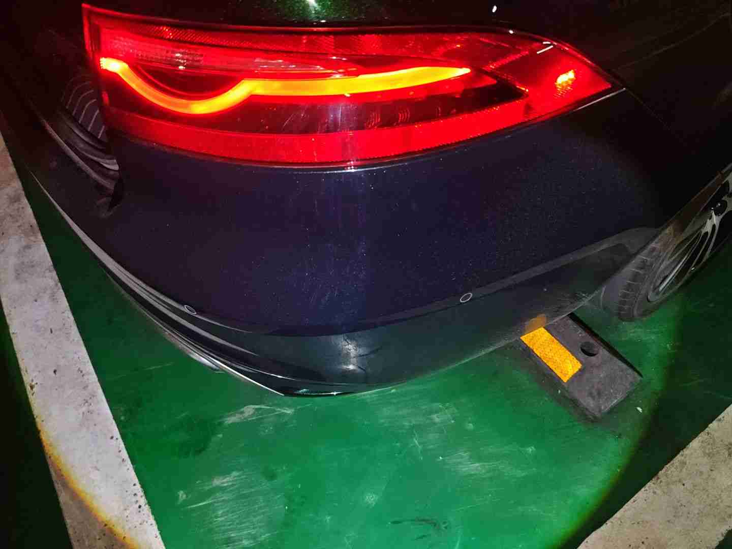后保险杠拆卸痕迹实拍