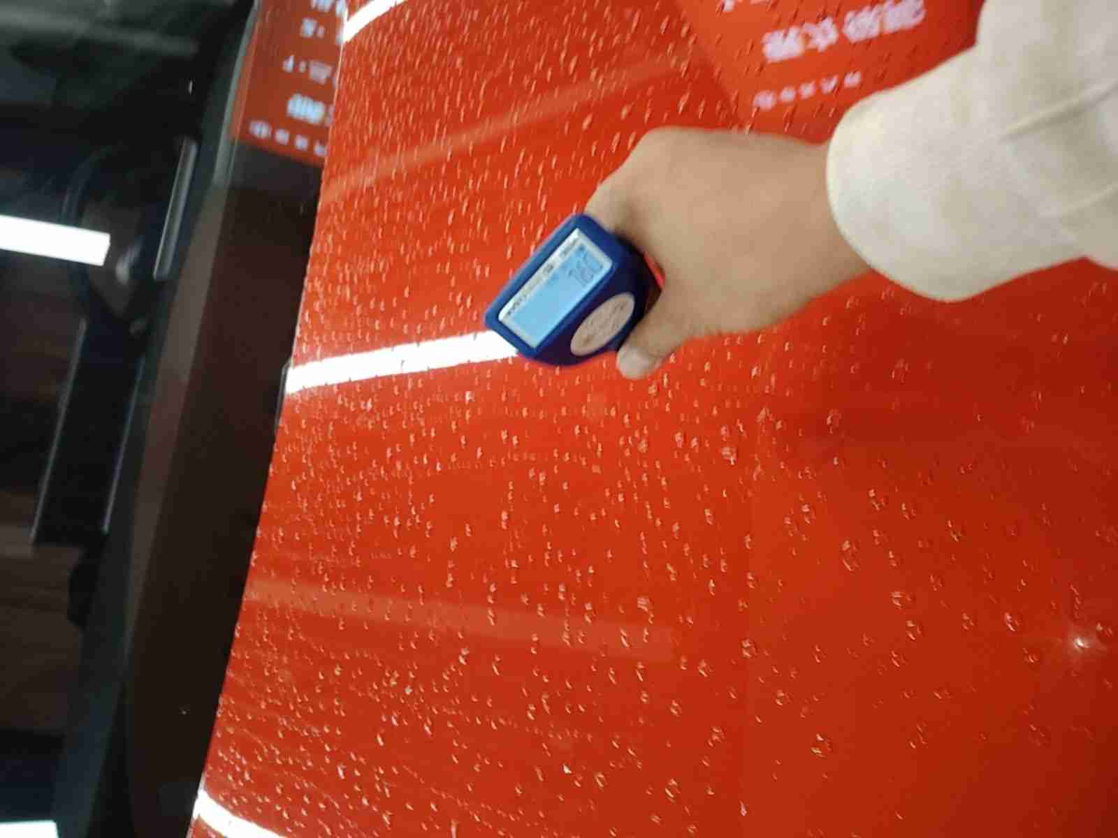 发动机舱盖漆面修复实拍
