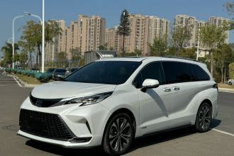 丰田 格瑞维亚 2022款 2.5L混动 尊爵版