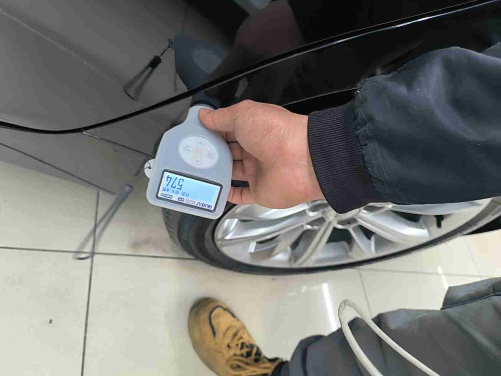 左后翼子板漆面状况细节