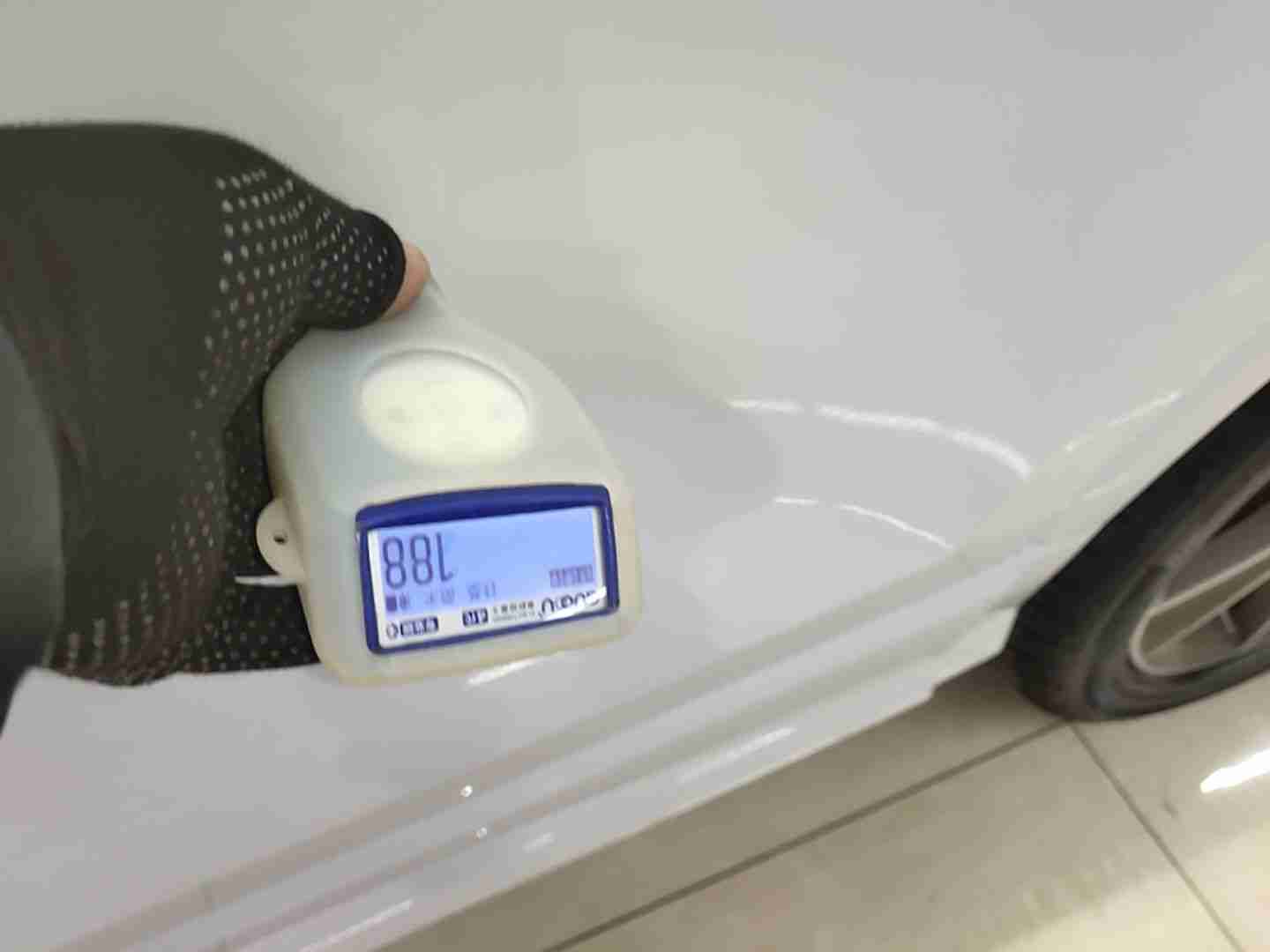 左侧后门喷漆修复痕迹实拍