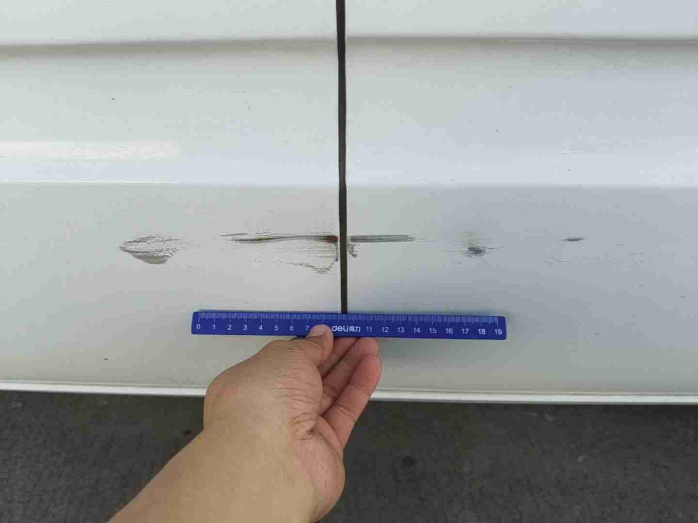 车辆左后翼子板细节展示