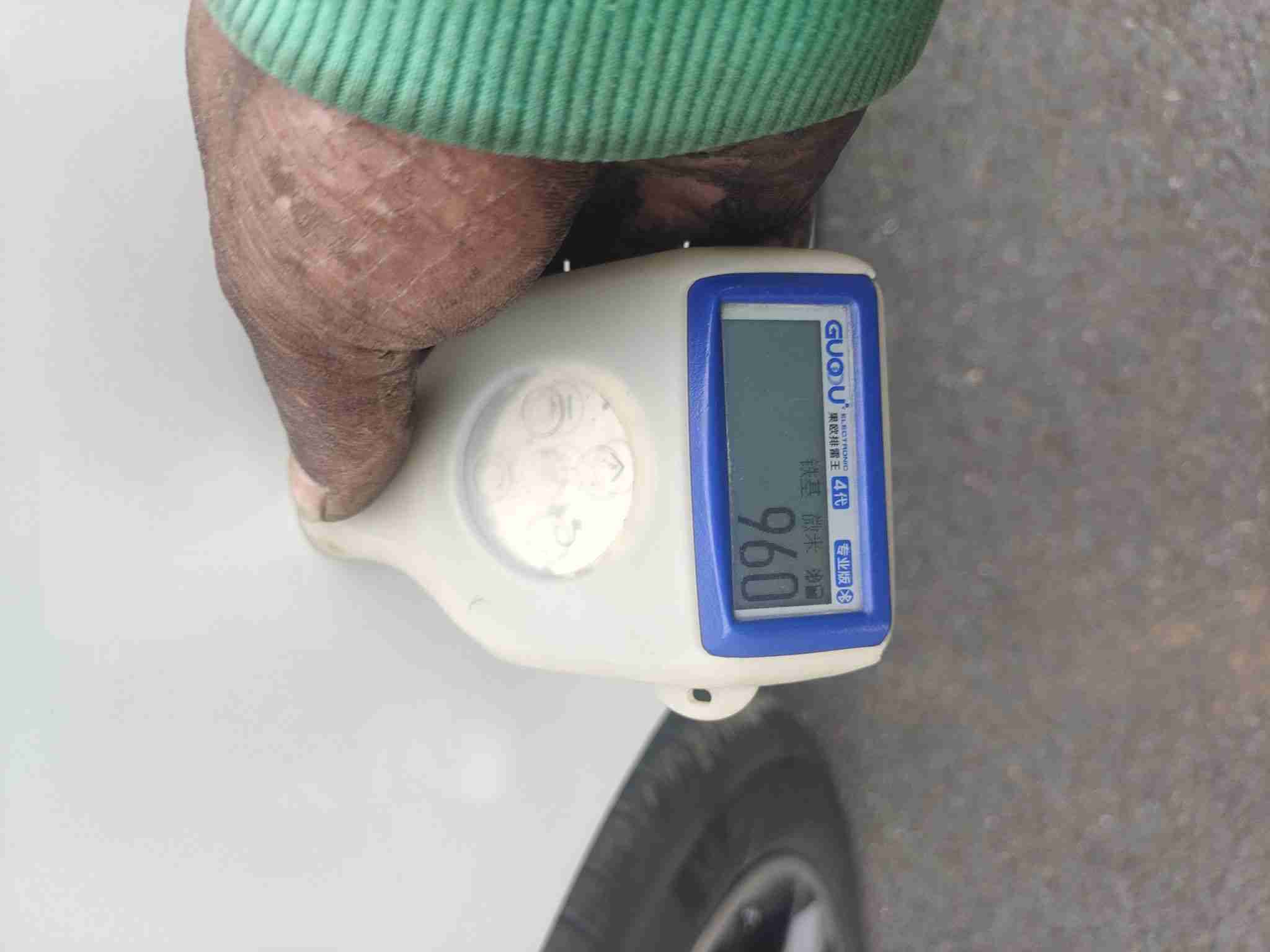 右侧后门钣金修复痕迹实拍