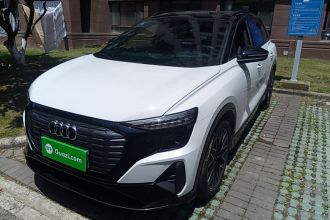 奥迪Q5 e-tron 2022款 40 e-tron 星耀型 机甲套装