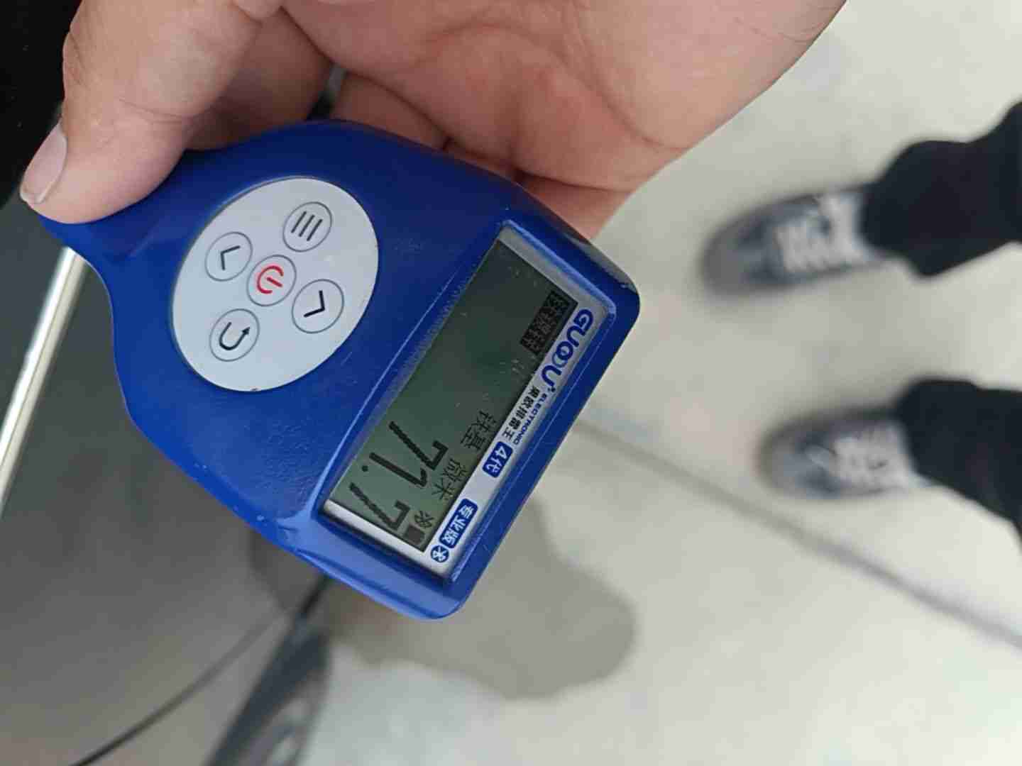 左前门喷漆修复部位实拍