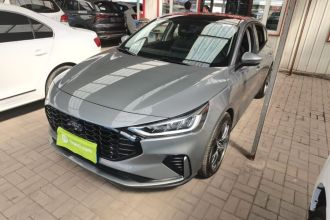 福特 福克斯 2022款 两厢 EcoBoost 180 自动竞速版