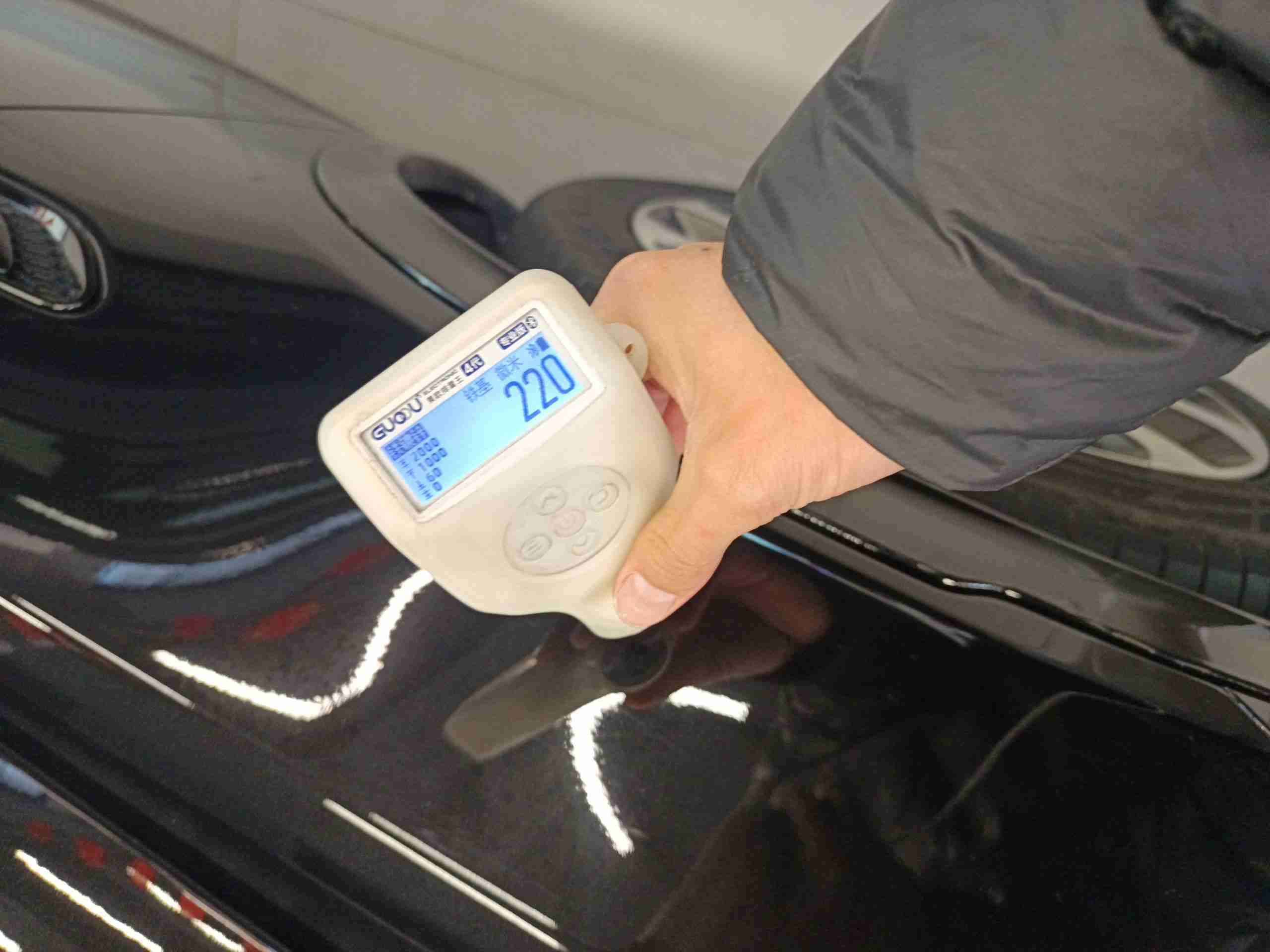 左前翼子板喷漆修复痕迹实拍