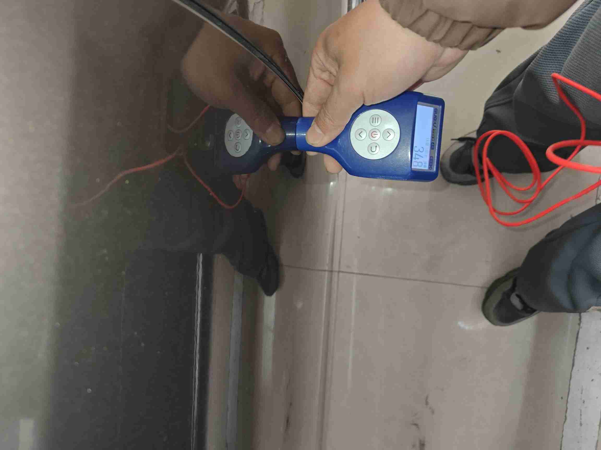 右侧前门钣金修复实拍