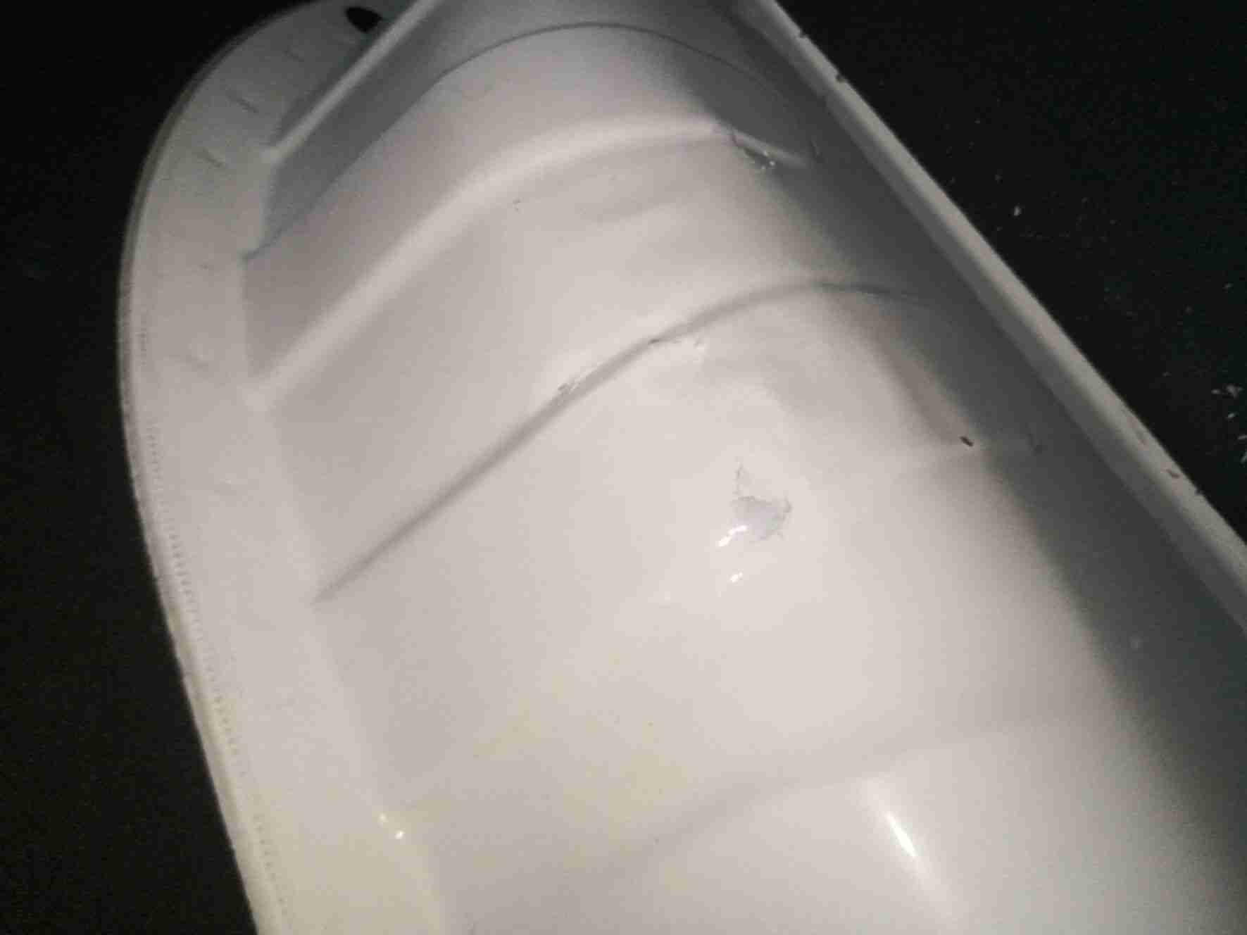 右后减震器座轻微变形实拍