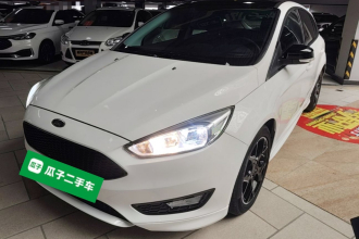 福特 福克斯 2017款 1.5T CTCC 白黑限量版