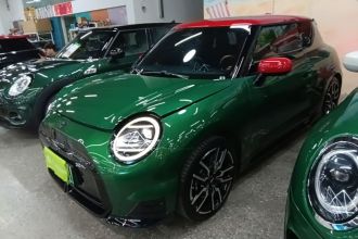 电动MINI COOPER 2024款 452km COOPER SE 赛车手