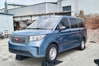 五菱汽车 五菱宏光PLUS 2020款 1.5L 手动标准型 5座