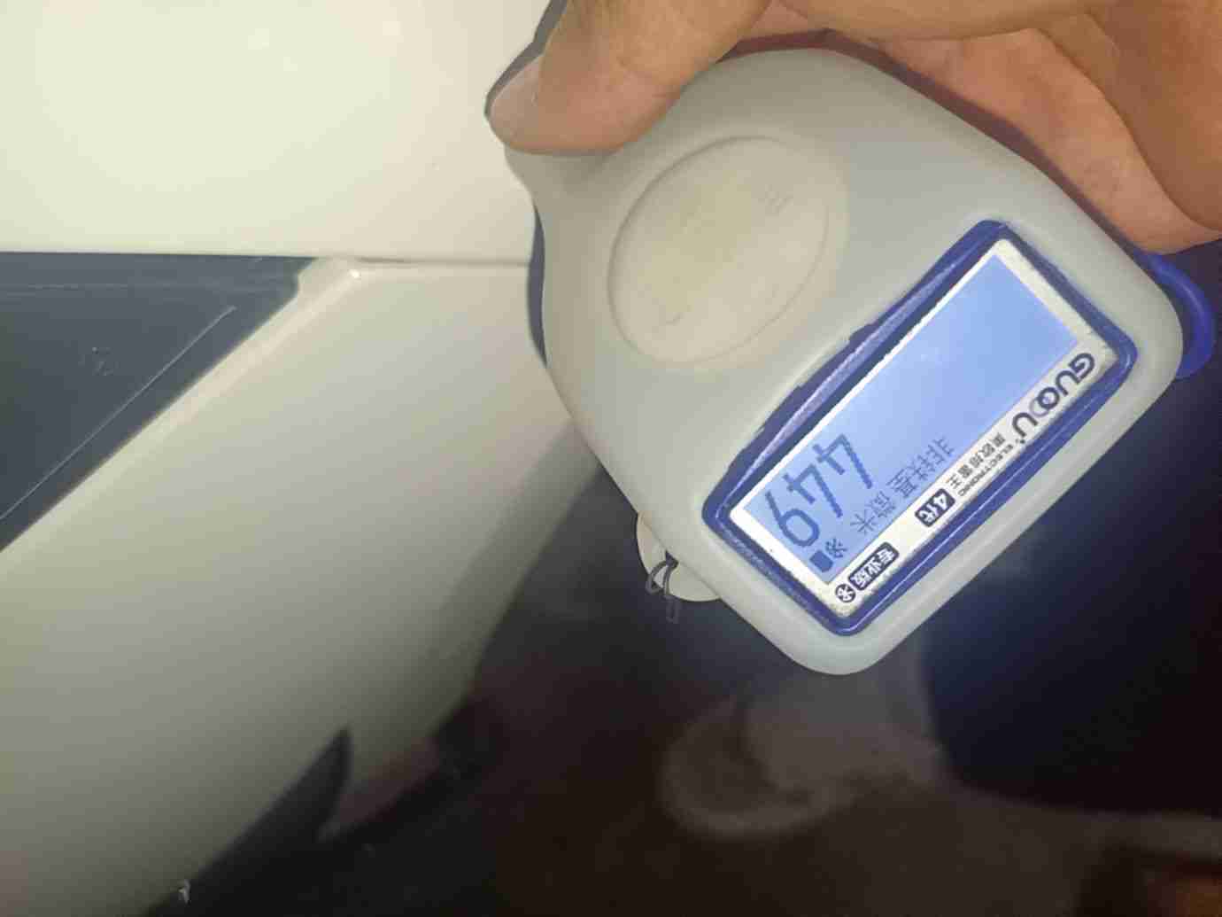 左前翼子板钣金修复痕迹实拍