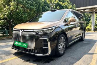 岚图汽车 岚图梦想家 2025款 PHEV 四驱旗舰乾崑版